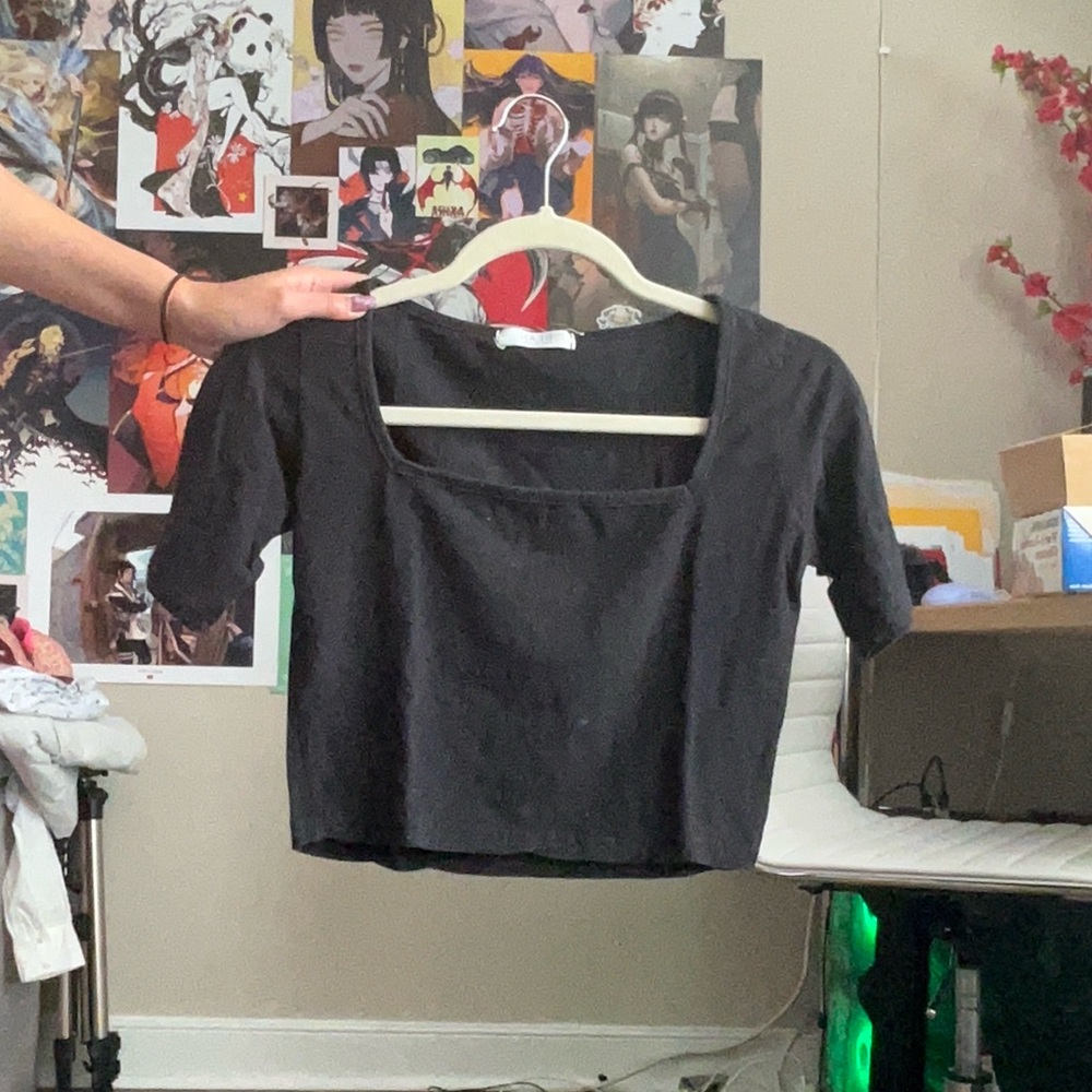 black crop top